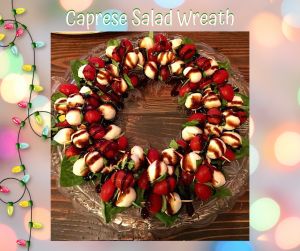 Caprese Wreath Appetizer, Salad Wreath, Make Ahead Christmas Appetizers, Holiday Appetizers Easy, Christmas Recipes Appetizers, Boat Parade, Christmas Cocktail, Cheese Ball Recipes, Holiday Snacks