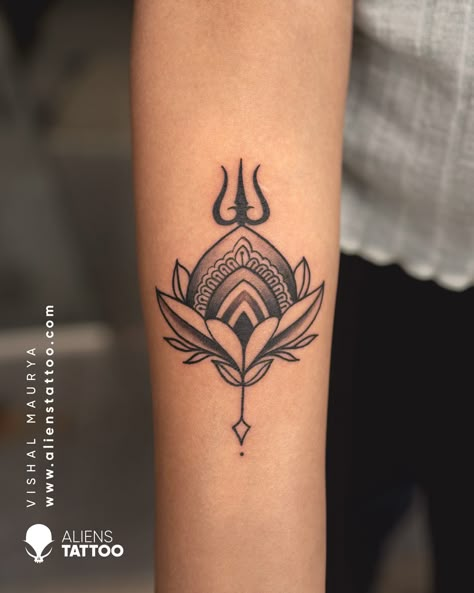 Lotus Tattoo for women on arm at Aliens tattoo India. Visit the link given below to see our more Lord Shiva Tattoos. https://www.alienstattoo.com/shiva-tattoo Durga Mata Tattoos, Tattoo Mahadev Lord Shiva, Shiva Related Tattoo Design, Lord Shiva Tattoo For Women, Mahadev Tattoo Designs For Women, Tattoo Designs Men Shiva, Short Tattoos For Men, Shiva Tattoo For Women, Tattoo For Girls Unique