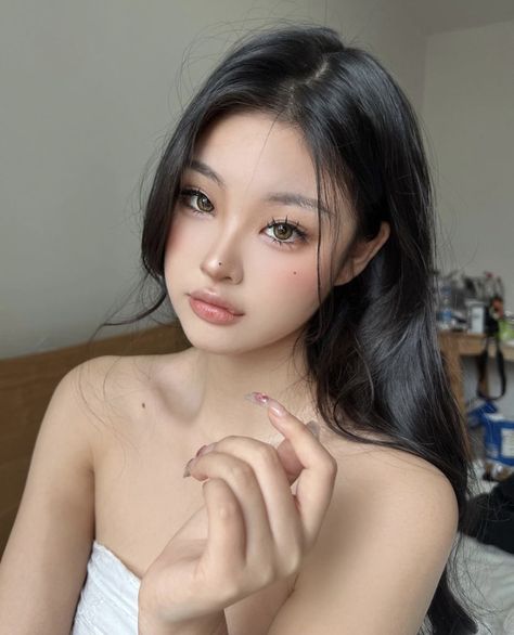 Medium Long Haircuts, Korean Short Hair, Ulzzang Makeup, Costumes For Teens, Cute Makeup Looks, Haircuts Straight Hair, Long Hair Cuts, Glam Makeup, Medium Length Hair Cuts