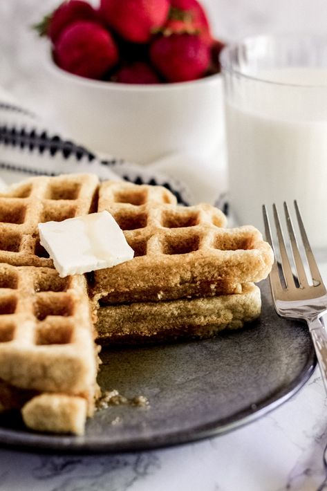 Healthy Waffle Recipe Oatmeal, Oat Flour Waffles, Kids Muffins, Healthy Waffle Recipe, Metabolic Foods, Greek Yogurt Waffles, Classic Waffle Recipe, Healthy Waffle, Lactation Foods