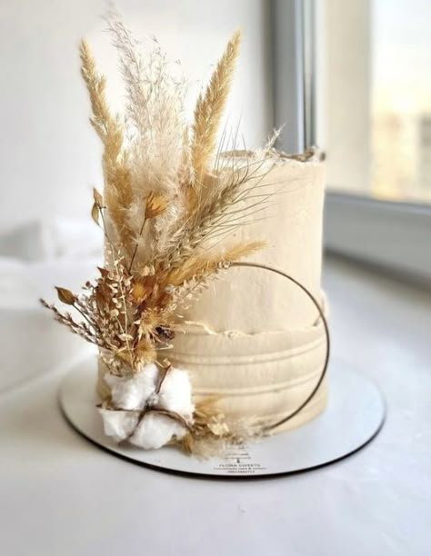 Neutral Color Cake, Neutral Cake Ideas, Boho Cake Design, Boho Cake Ideas Birthday, Boho Themed Cake, Boho Birthday Cake, Grass Cake, Classy Wedding Cakes, Bakery Chocolate Chip Cookies