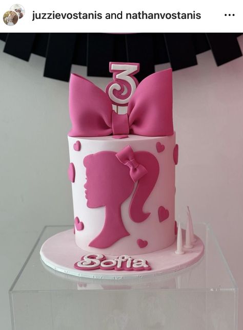 Barbie Fondant Cake Design, Barbie Cake One Tier, Barbie Small Cake, Barbie 2nd Birthday Cake, Barbie Cake 5th Birthday, Simple Barbie Cake Design, Small Barbie Cake, Barbie Cake Design Ideas, Barbie Inspired Cake