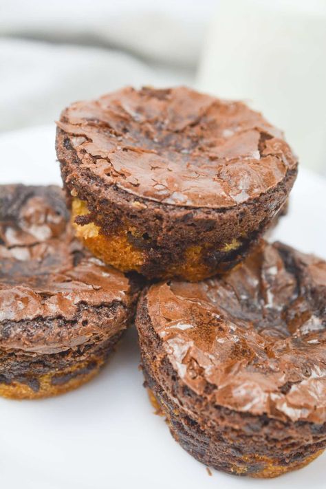 Peanut Butter Cup Stuffed Brookies Recipe, Peanut Butter Stuffed Brookie, Peanut Butter Stuffed Brookies, Peanut Butter Cup Stuffed Brookies, Stuffed Brookies, Brookies Recipe, Vegetarian Brownies, Cookie Dough Filling, Butter Brownies