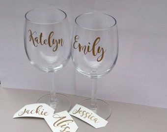 Name Sticker Design, Wedding Decals, Wine Glass Decals, Wedding Hangers Personalized, Engagement Events, Glass Diy, Name Sticker, Personalized Wine Glass, Glass Decals