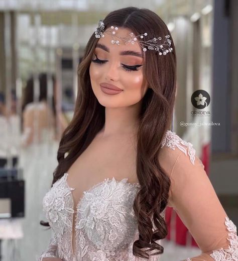 Arched Brows, Classic Cat Eye, Good Foundation, Neutral Eyes, Bridal Hair Inspiration, Natural Blush, Long Hair Wedding Styles, Cut Her Hair, Wedding Makeup Looks