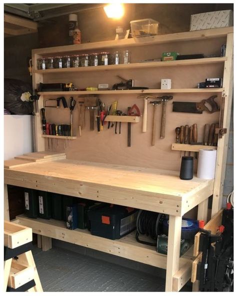 Awesome Woodworking Projects & Tips Wood Work Bench Diy, Build A Work Bench, Small Garage Workbench Ideas, Wood Working Shop Ideas Workshop, Shop Bench Ideas, Small Garage Workshop Layout, Woodshop Desk, Basement Workshop Ideas, Wood Workshop Design