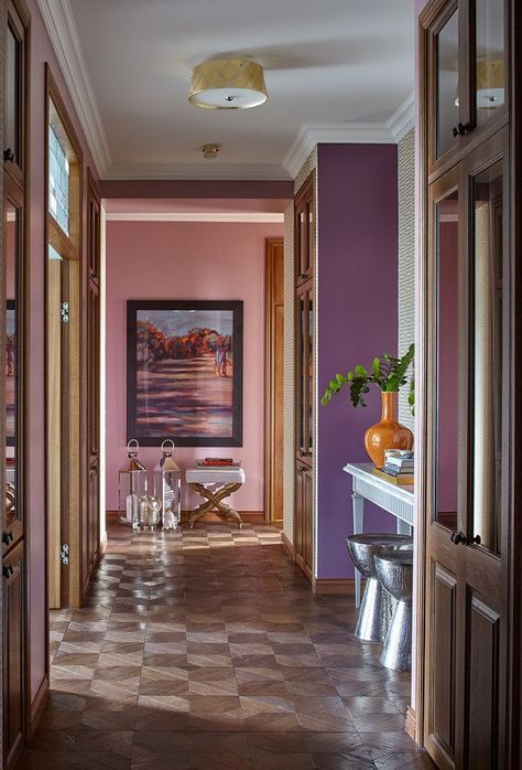 15 Chic Eclectic Hallway Designs That Know How To Keep Things Interesting Eclectic Hallway, Hallway Styling, Pink Maximalist, Wall Paint Colours, Hallway Wardrobe, Glam Apartment, Entrance Hallways, Floor Lanterns, Mid Century Bohemian