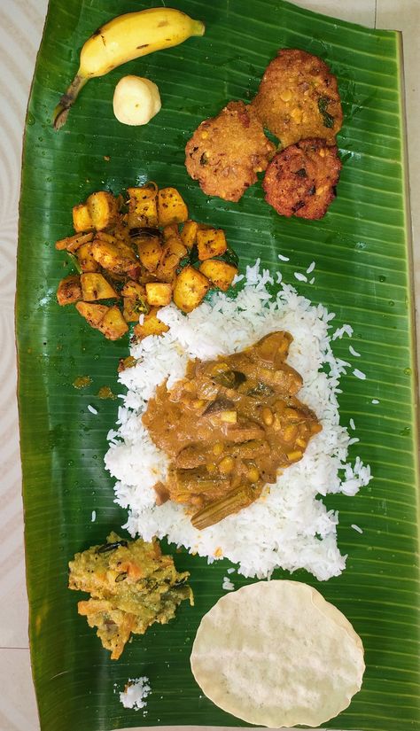 South Indian Meals, Meal Snap, South Indian Lunch, Bugatti Wallpapers, Indian Lunch, Nandi Hills, Healthy Eating Meal Plan, Tiffin Recipe, Eating Food Funny