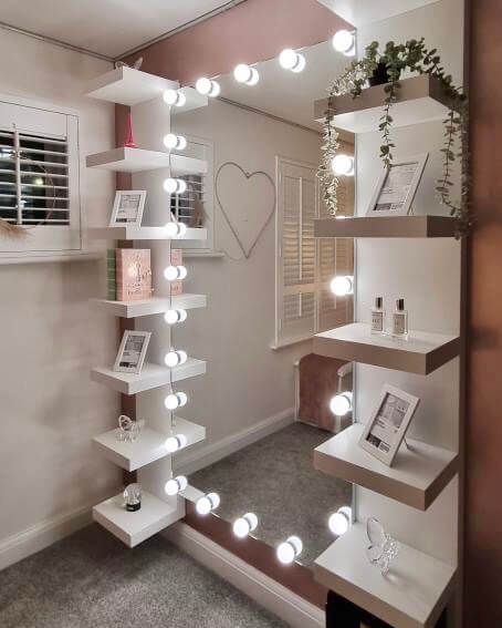 Small Hall Room Interior Design, Full Wall Decoration Ideas, Big Room Mirror, Full Length Mirror Ideas, Mirror Lights Bedroom, Light Bulb Mirror, Mirror For Room, Room With Mirror, White Room Decor Bedroom