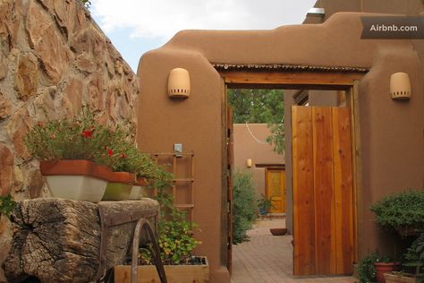 Charming Adobe Casita near Plaza  in Mesilla Adobe Casita, Straw Bale Building, Backyard Guest Houses, Arizona Decor, New Mexico Homes, Adobe Home, A Frame Cabins, Straw Bale House, Mud House