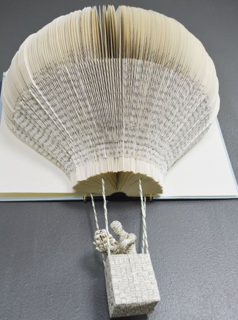 Book Art Sculptures, Old Book Crafts, Recycled Books, Rope Diy, Library Art, Book Page Crafts, Altered Book Art, Book Folding Patterns, Paper Dress