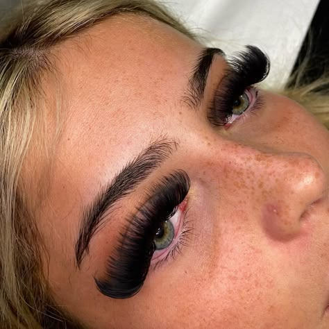 Russian Curl Lashes, Full Volume Lash Extensions Cat Eye, Eyelash Ideas, Lash Babe, Lash Extension Styles, Lashes Ideas, Lash Inspiration, Lash Appointment, Natural Fake Eyelashes