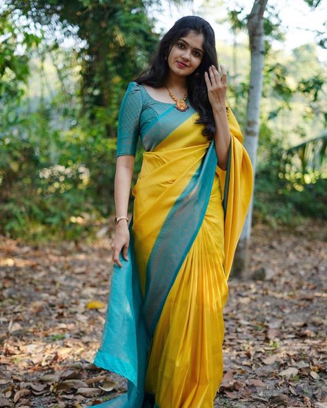 Yellow Color Saree, Wedding Bollywood, Kerala Saree Blouse Designs, Banarasi Sari, Blue Blouse Designs, Saree Wearing Styles, Traditional Blouse Designs, Latest Model Blouse Designs, Fashionable Saree Blouse Designs