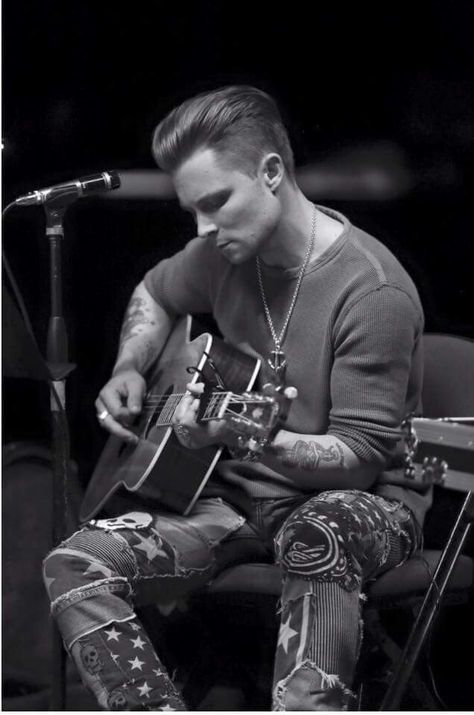 Holy Hell...I could look at him all day ⚡⚓❤ Frankie Ballard Frankie Ballard, Other Countries, Country Singers, Singers, Eye Candy, Look At, Blush, Candy, Fictional Characters