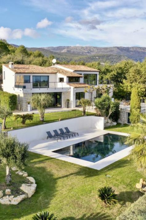 South of France in-bound 🛬 Gazing out toward the Mediterranean from the hillside town of Grasse, Villa De La Madone is a beautiful modern villa for you and 9 others lucky enough to join you 🤩 Sip wine from the pool overlooking the Nice and Cannes or explore the cities themselves. Make the most of outdoor activities and head to the beach or explore the gorgeous mountainous scenery of the South of France 🏞️ South Of France House, Villa Concept, Villa France, French Villa, 1st House, Concept Models Architecture, Houses In France, Concept Ideas, Spanish Style Homes