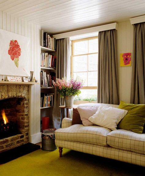 Small Cottage Living Room Ideas, Small Cottage Living Room, Cottage Homes Interior, English Cottage Living Room, Small Cottage Interiors, Cottage Style Living Room, Cottage House Interior, Country Cottage Interiors, Timeless Sofa