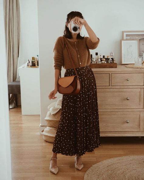 Chocolate Brown Cardigan, Teaching Outfits, Cute Modest Outfits, Maxi Rok, Brown Cardigan, Church Outfits, Mode Inspo, Mode Inspiration, Looks Vintage