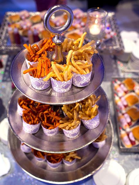 Late-night snack bar for a wedding reception food station French Fry Station Wedding, Wedding French Fry Bar, Loaded Fry Bar, French Fry Bar Wedding, Reception Food Station, Wedding Reception Food Stations, Vegan Wedding Food, Rhonda Vincent, Buffet Wedding Reception