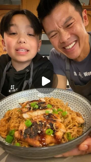 saltNpiipa on Instagram: "Honey Garlic Chicken Ramen #ramen #honeygarlic #chickenrecipe #asianfood #healthyrecipes #easyrecipe #dinnerideas   4 servings total 548 Cals/serving 38g Protein 14g Fat 56g Carbs  600g Chicken breast  4 servings Ramen blocks  Marinade: 1 tbsp Garlic powder 1 tbsp Paprika 1/2 tbsp Black pepper 2 tbsp Honey 2 tbsp Light Soy sauce 1 1/2 tsp Chili oil (optional)  Sauce: 1/4 cup Light Soy sauce 1 tbsp Dark soy sauce 2 tsp Minced garlic 1 tsp Minced ginger 2 tsp Chili garlic sauce or tuong ot toi Vietnam 3 tbsp Honey 1 1/2 tsp Hoisin sauce  Slurry: 1 tbsp Cornstarch 1 tbsp Water  Pan fry chicken on med heat for 4-6min each side or hntil cooked all the way through. Internal temp 165F  Inspired by @_aussiefitness" Honey Garlic Chicken Ramen, Chicken For Ramen, Garlic Chicken Ramen, Asian Chicken Dinner, Pan Fry Chicken, Chicken Ramen Noodle Recipes, Oven Fried Chicken Recipes, Chicken Fajita Casserole, Chicken Ramen