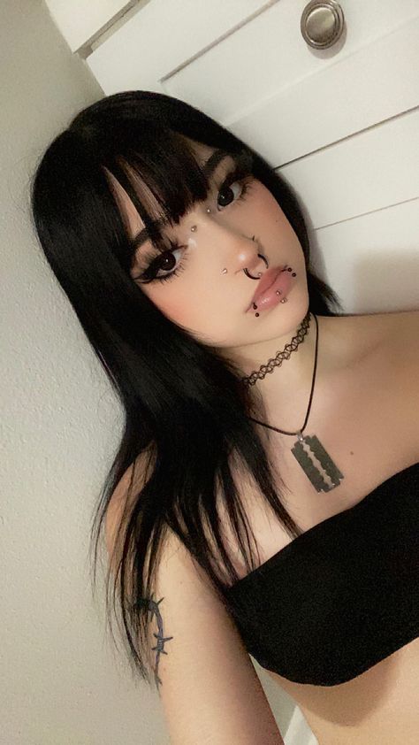 Latina Alt Makeup, Ary1ku Instagram, Alt Latina Makeup, Emo Latina Outfits, Emo Latina Makeup, Alt Latina, Emo Latina, Latina Goth, Alt Black Woman