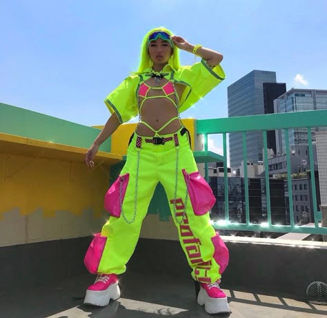 Space Island, Cyberpunk Outfit, Neon Girl, Festival Outfits Rave, Neon Outfits, Rave Girl, Dancers Outfit, Cyberpunk Fashion, Neon Fashion