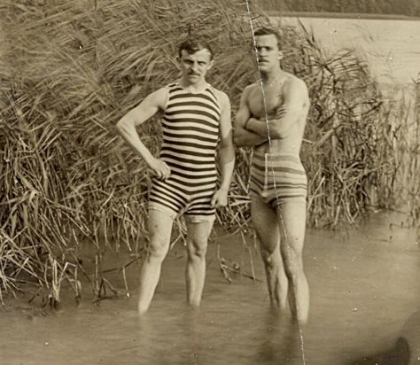 Vintage Swimmer, Male Swimmers, Couples Vintage, Striped Bathing Suit, One Piece Man, Vintage Couples, Vintage Swim, Vintage Swimwear, Vintage Swimsuits