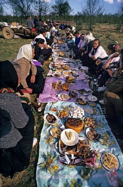 Romania Clothes, Rural Romania, Romania People, Romanian Culture, Laila Gohar, Wolf People, Meal Inspiration, Sheep Clothing, European Aesthetic