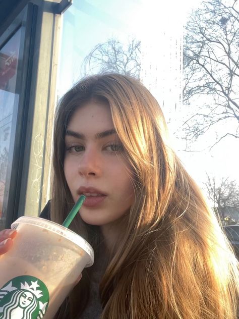 Darkblonde hair aesthetics, starbucks drink, clean girl, that girl aesthetic, modellife Starbucks Girl Aesthetic, Girl Drinking Starbucks, Starbucks Girl, Chocolate Protein Shake, Starbucks Aesthetic, Drinks Starbucks, Hair Aesthetics, Chocolate Protein Shakes, Starbucks Drink