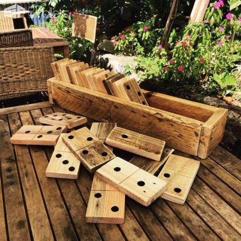 10 Kid-friendly Pallet Projects For Summer Fun! Fun Pallet Crafts for Kids #Industrialdesign Pallet Furniture Designs, 1001 Pallets, Pallet Decor, Pallet Crafts, Diy Simple, Backyard Games, Yard Games, Diy Holz, Wood Pallet Projects