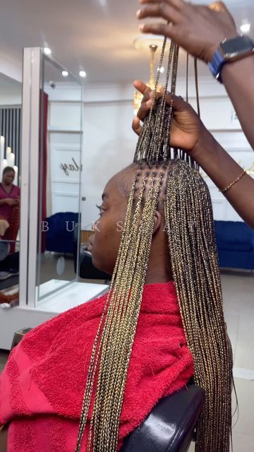 Bukky samuel on Instagram: "10 ROWS KNOTLESS (24”)" Smedium Knotless Thigh Length Braids, Extra Small Knotless Box Braids, Knotless Senegalese Twist, Honey Brown Knotless Braids, Waist Length Knotless Braids, Ombré Knotless Braids, Xs Knotless Braids, Vacation Hairstyles, Feed In Braids Hairstyles