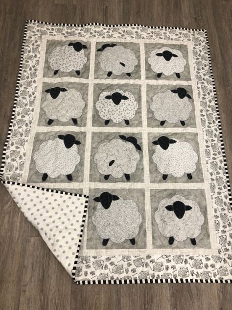 Lamb Quilt Pattern, Sheep Quilt Pattern, Duck Quilt, Sheep Quilt, Sheep Pictures, Kids Quilts, Quilt As You Go, Diy Sewing Clothes, Wool Applique