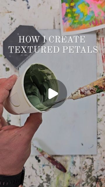 Henri Hagelberg on Instagram: "How I create textured petals 🎨  Despite not being an expert in floral textured art, I often get asked how I load a palette knife to create petals and how I'd create floral textured art. So here are some of the ways I do it / some tips. 🙌  Load the palette knife fairly evenly. Adjust the amount of paste depending on how much volume you want for your petals. I tend to like the petals being plump, so I use more paste.  Test out different ways of applying pressure with the palette knife, so how you'd apply them on your canvas. You can keep more pressure on the bottom end of the blade, tip, or evenly across. How you use the palette knife alters the look a bit.   Test out different shaped and sized palette knives for different patterns. Practice a lot on a cheape Petal Texture Art, Palette Knife Flowers Tutorial, Palet Knife Art, Palette Knife Painting Flowers, Palette Knife Painting Flowers Cake, How To Paint Flowers With Palette Knife, How To Use A Pallet Knife, Palet Knife Painting Tutorial, Diy Textured Canvas Art