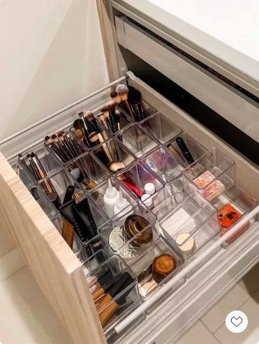 Deep Bathroom Drawer Organization, Bathroom Drawer Organization Ideas, Organization Ideas Bathroom, Beautiful Bathroom Ideas, Countertop Makeup Organization, Beauty Drawer, Bathroom Diy Organization, Makeup Organization Bathroom, Deep Drawer Organization