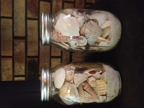 seashells in mason jars Seashell Display, Shells And Sand, Bedroom Crafts, Sea Shell Decor, Beach Diy, Shell Decor, Household Decor, Sand Dollar, Seashell Crafts