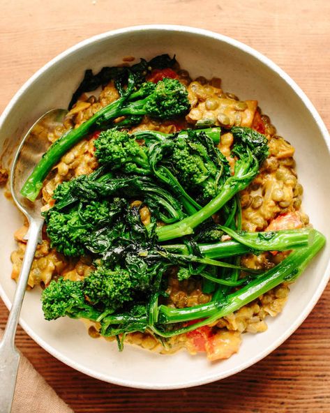 Recipe: Tomato-Braised Lentils with Broccoli Rabe | The Kitchn Braised Lentils, Broccoli Rabe Recipe, Recipe Tomato, Chomp Chomp, Plant Based Dinner, Veggie Meals, Broccoli Rabe, Easy Veggie, Meals Recipes