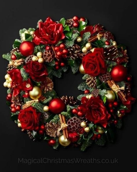 Goodwill Decor, Bauble Wreaths, Homemade Christmas Wreaths, Fresh Christmas Wreath, Christmas Wreath Ideas, Luxury Christmas Decor, Diy Christmas Decorations For Home, Christmas Decs, Christmas Displays