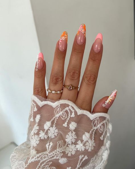 Bridgeston S3 has me loving flower nails again 🌼🌸 Nails 2024 Flowers, Orange Flower Nails, Silk Nails, Pink Flower Nails, Bath And Body Work, Dream Nails, Flower Nails, Orange Flowers, Simple Nails