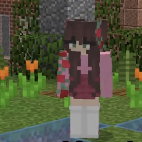 Rose Garden Minecraft, Hannahxxrose Pfp, Garden Minecraft, Ulzzang Gril, Dream Minecraft, Hannah Rose, Mc Skins, Spotify Playlist Covers, Shes Amazing