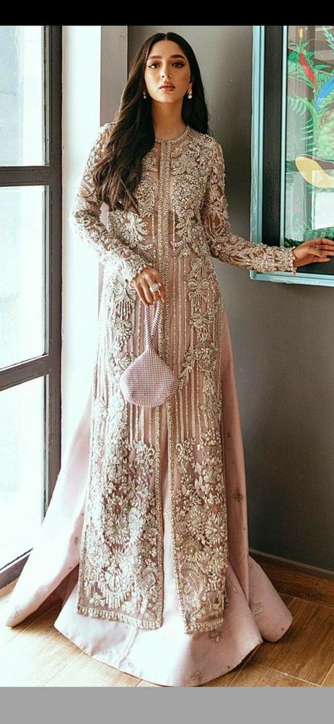 Pakistan Party Wear Dresses, Pakistani Latest Dresses Style 2023, Trending Pakistani Outfits For Wedding, Eastern Party Wear, Pak Wedding Dresses, Pakistani Formal Dresses Party Wear Color Combinations, Siders Wedding Outfits Pakistani, Long Fancy Shirts Pakistani Wedding, Sister Of The Bride Dress 2023