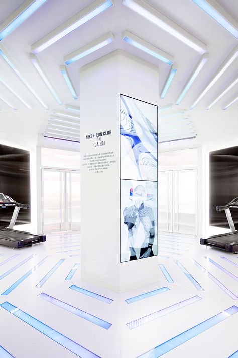 2016 - Nike+ Run Club on Huaihai on Behance Nike Run Club, Run Club, Museum Exhibition Design, Column Design, Futuristic Interior, Exhibition Stand Design, Exhibition Booth Design, Asian Design, Exhibition Display