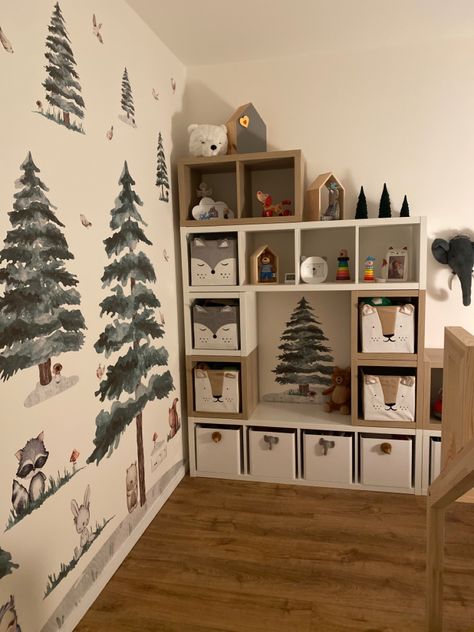 Ikea kallax Ikea Kallax Toddler Room, Kallax Toddler Room, Kallax Baby Room, Kallax Ikea Ideas For Kids, Ikea Kallax Kids Room, Ikea Kallax Ideas, Kallax Kids Room, Wallpaper Baby Room, Baby Room Wallpaper