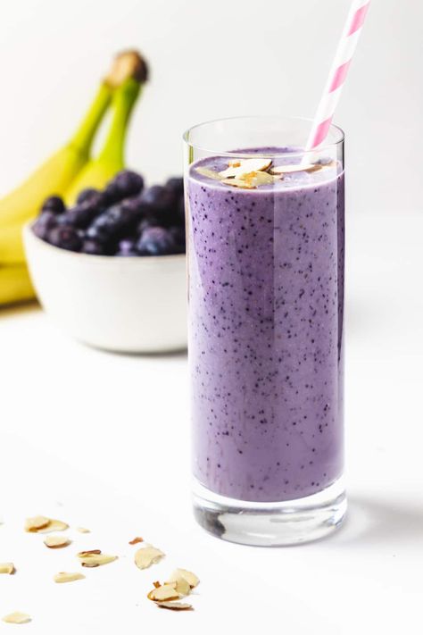 Chia Seed Smoothie, Oatmeal Smoothie, Almond Yogurt, Blueberry Banana Smoothie, Smoothie Fruit, Almond Smoothie, Smoothies With Almond Milk, Blueberry Smoothie, Milk Smoothie