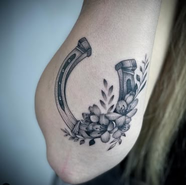 Horse Shoe With Flowers Tattoo, Horseshoe Flower Tattoo, Fine Line Horseshoe Tattoo, Horseshoes Tattoo, Horse Shoe Tattoo Design, Horse Shoe With Flowers, Horseshoe Tattoo With Flowers, Horse Bit Tattoo, Lucky Horseshoe Tattoo