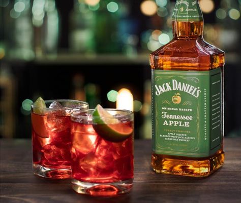 Jack Daniels Holiday Drinks, Apple Jack Daniels Cocktail Recipes, Jack Apple Cocktails, Jack Daniels Cocktails, Crafty Cocktails, Jack Daniels Drinks, Cranberry Drinks, Apple Whiskey, Apple Cocktail