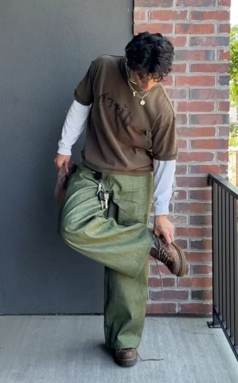 Flared Green Pants Outfit, Men’s Hippy Clothes, All Green Outfit Men, Mens Earth Tone Outfits Casual, Mens Earthy Outfits, Green Pants Men Outfit, Light Green Pants Outfit Men, Earth Tone Outfits Casual, Outfits With Green Pants