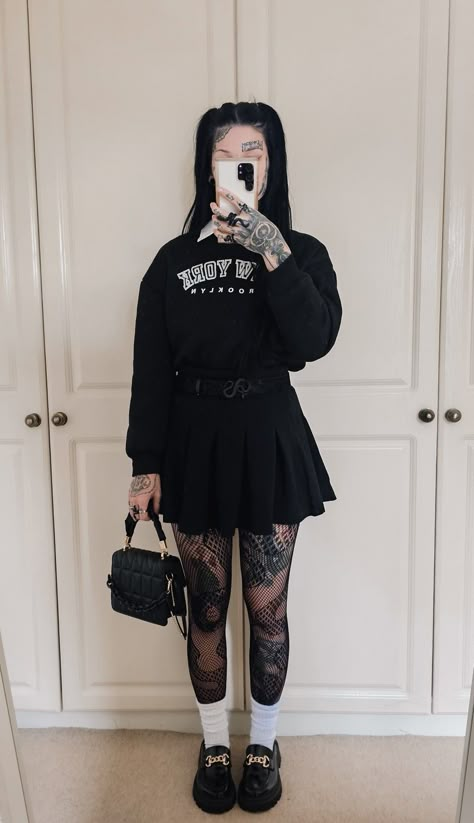 Soft Alternative Outfits, Grunge Outfits Winter, Gothic Outfit, Alt Outfits, Winter Neutral, Rock Outfits, Alt Fashion, All Black Outfit, Neutral Fashion