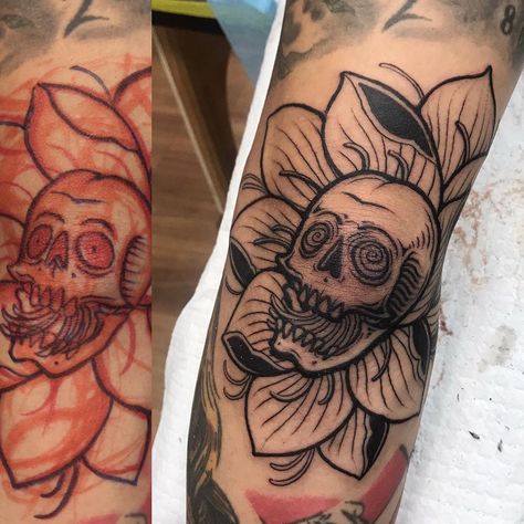 NHATBE🌀ATC on Instagram: “Elbow banger for Ken @thealchemisttattoo  Thanks anh  #alchemisttattoo #hustlebutterdeluxe #nhatbe #vietnamtattoo #saigontattoo #btattooing…” Skull Elbow Tattoo, Flower Elbow Tattoo, Elbow Tattoo Design, Skull Flower Tattoo, Innovation Ideas, Coil Tattoo, Vietnam Tattoo, Coil Tattoo Machine, Elbow Tattoo