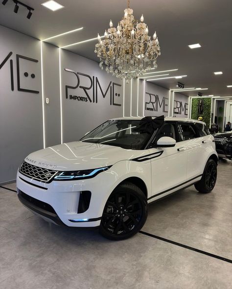 White Range Rover, Dream Cars Range Rovers, Tmax Yamaha, Cochlear Implants, Range Rover Car, White Range, Dream Cars Mercedes, New Luxury Cars, Top Luxury Cars