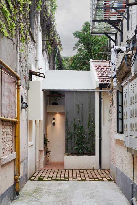 Gallery of Yongjia Road Youth Shared Space Design / Greyspace Architecture Design Studio - 2 Small Narrow House Design, Kiosk Ideas, Japan House Design, Small House Architecture, Small House Exterior, Architecture Design Studio, Narrow House Designs, Apartments Exterior, Architecture Today