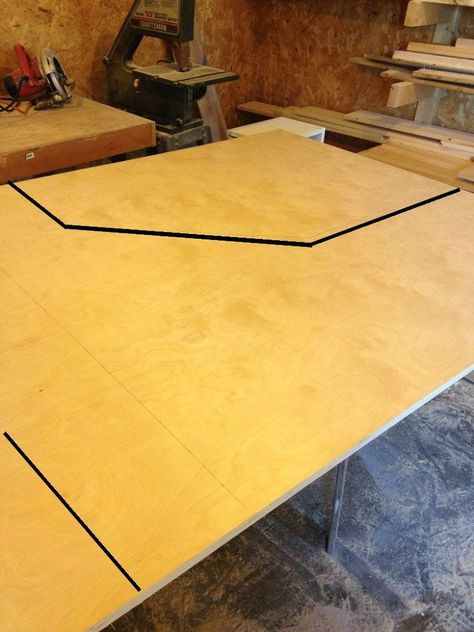 Desk Top Diy, Triangle Desk, Diy Storage Desk, Corner Desk Plans, Stool Woodworking Plans, Diy Corner Desk, Woodworking With Resin, Shaker Style Cabinet Doors, Craft Room Tables